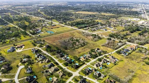 000 Dixie Farm Road Pearland TX 77581