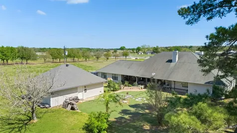 1152 Mcnutt Road Franklin TX 77856