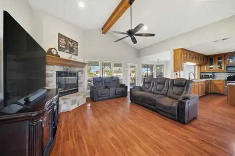 1152 Mcnutt Road Franklin TX 77856