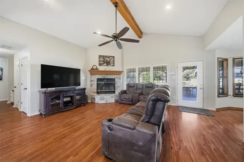 1152 Mcnutt Road Franklin TX 77856