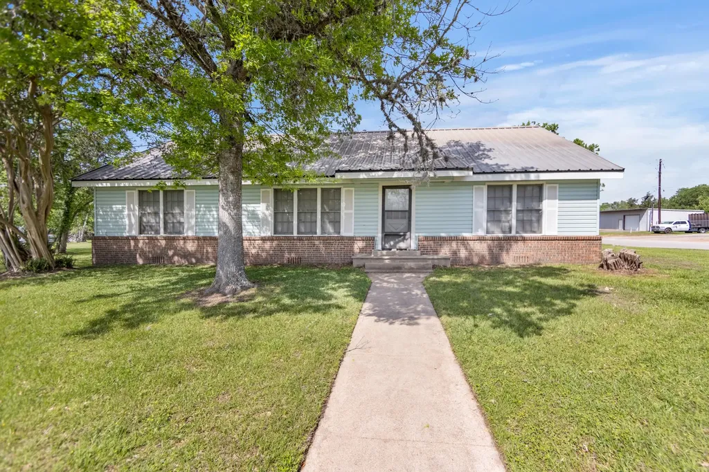 211 15th Street Hempstead TX 77445