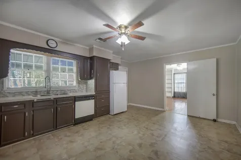 211 15th Street Hempstead TX 77445