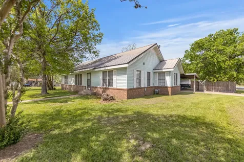 211 15th Street Hempstead TX 77445