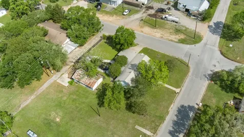 211 15th Street Hempstead TX 77445