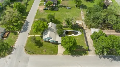 211 15th Street Hempstead TX 77445