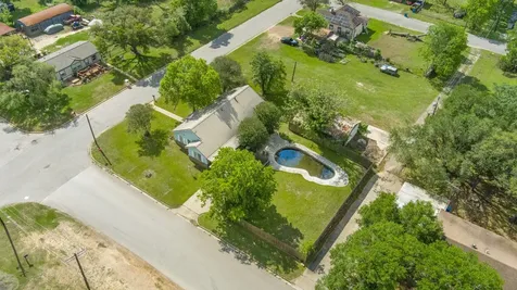 211 15th Street Hempstead TX 77445