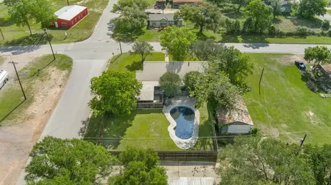 211 15th Street Hempstead TX 77445