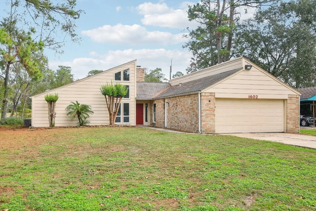 1602 Chestnut Ridge Road Kingwood TX 77339