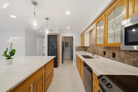 6452 Burgoyne Road 100 Houston TX 77057