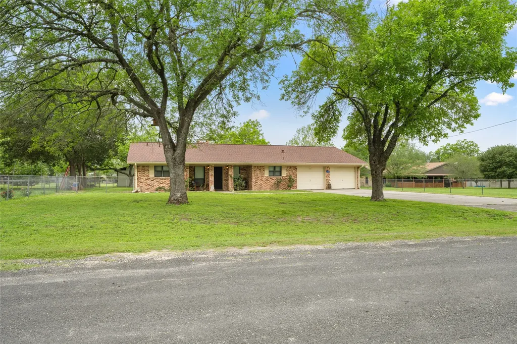 130 Elm Street Flatonia TX 78941