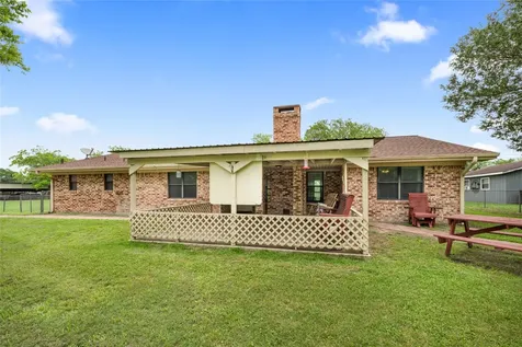 130 Elm Street Flatonia TX 78941