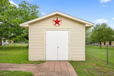 130 Elm Street Flatonia TX 78941