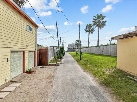 1725 Avenue O Rear Galveston TX 77550