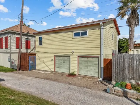 1725 Avenue O Rear Galveston TX 77550
