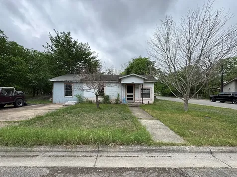 402 Laredo Street Lockhart TX 78644