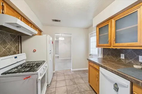 5618 Sweetbriar Street Houston TX 77017