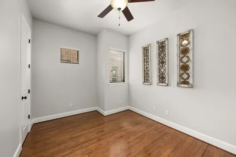 1604 White Street Houston TX 77007