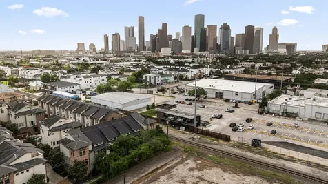 1604 White Street Houston TX 77007