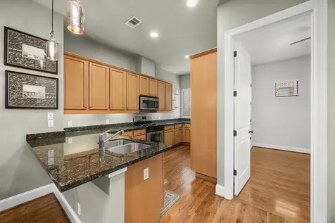 1604 White Street Houston TX 77007
