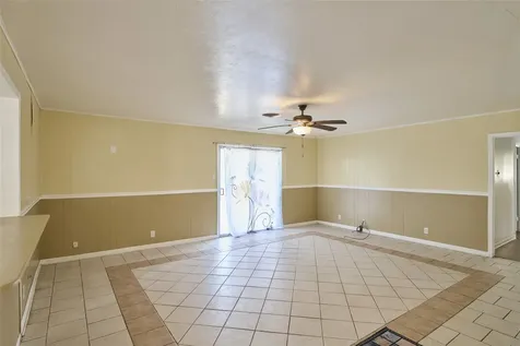 203 Paul Knox Street Huntsville TX 77320