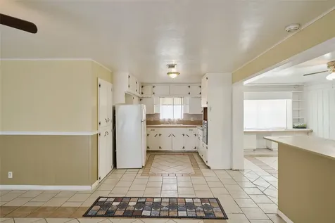 203 Paul Knox Street Huntsville TX 77320