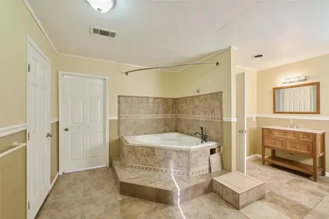 203 Paul Knox Street Huntsville TX 77320