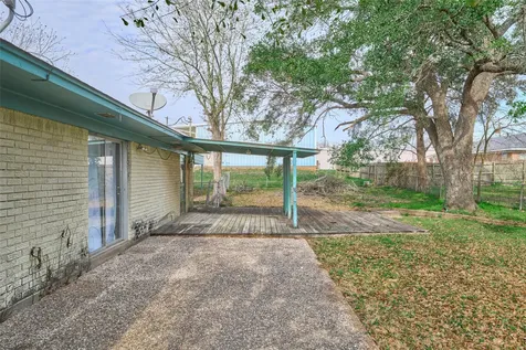 203 Paul Knox Street Huntsville TX 77320