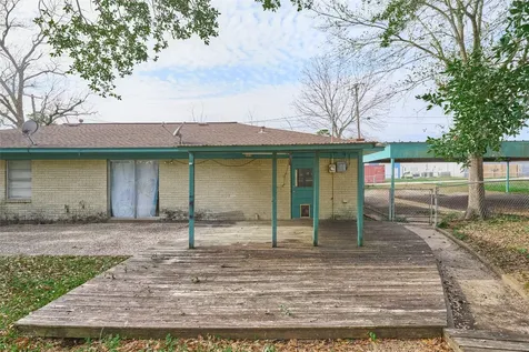 203 Paul Knox Street Huntsville TX 77320