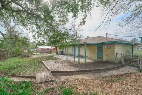 203 Paul Knox Street Huntsville TX 77320