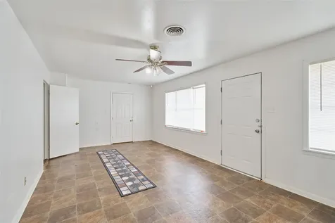 203 Paul Knox Street Huntsville TX 77320