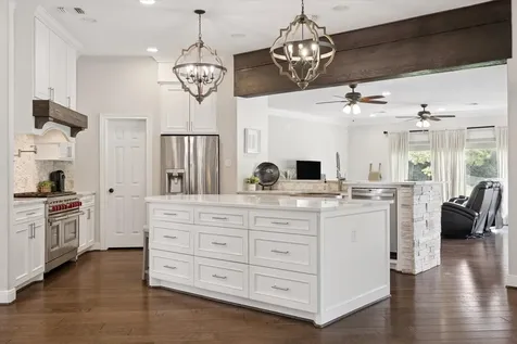 2904 Bridle Path Lane Friendswood TX 77546