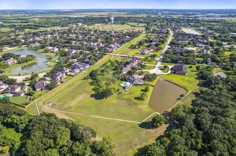 2904 Bridle Path Lane Friendswood TX 77546