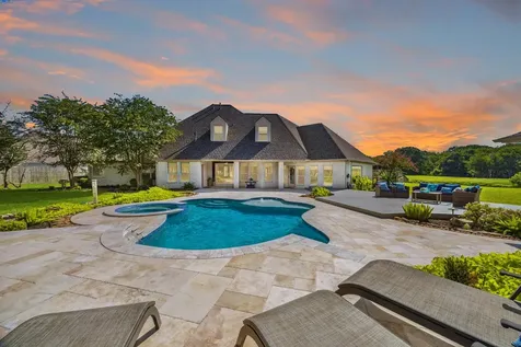 2904 Bridle Path Lane Friendswood TX 77546