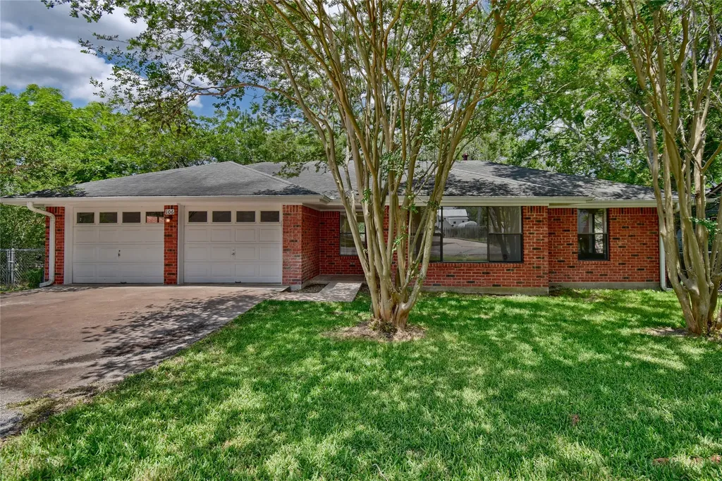 106 S Scott Street Fayetteville TX 78940