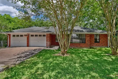106 S Scott Street Fayetteville TX 78940