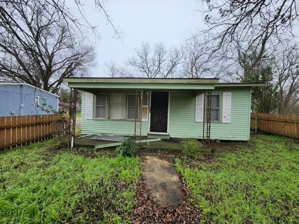 604 Juarez Street Lockhart TX 78644