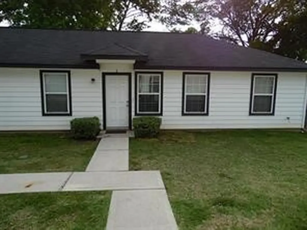 204 W Worsham Street 1 Willis TX 77378