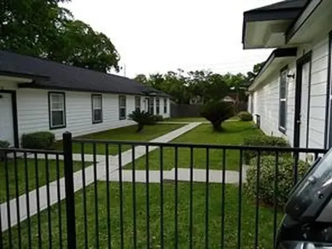 204 W Worsham Street 1 Willis TX 77378