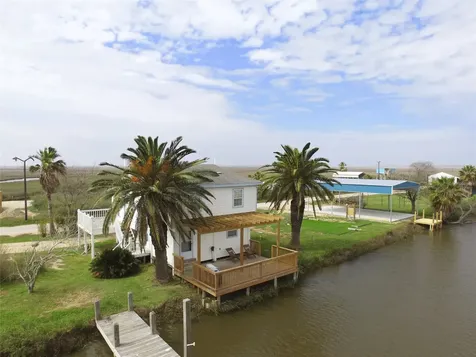 1168 N Tinkle Lane Crystal Beach TX 77650