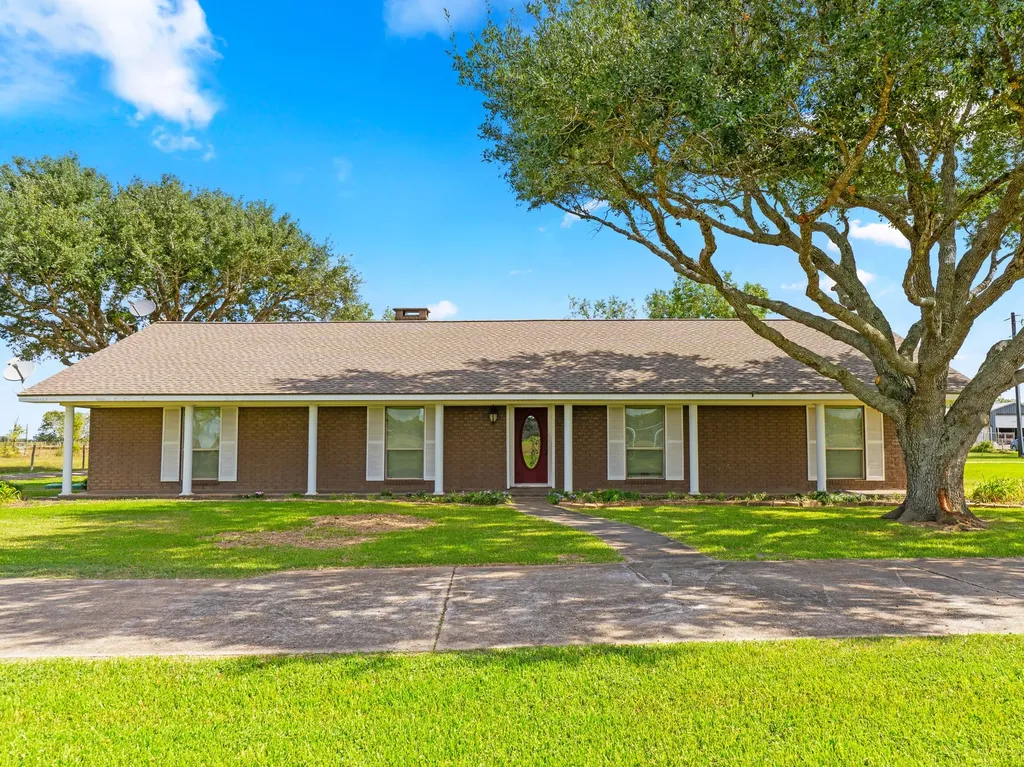 255 County Road 141 Bay City TX 77414