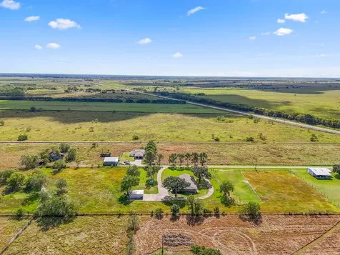 255 County Road 141 Bay City TX 77414