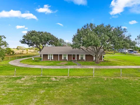255 County Road 141 Bay City TX 77414