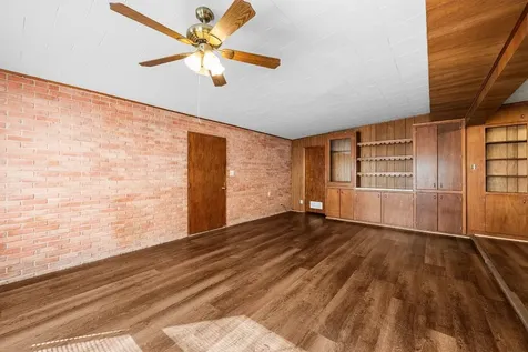209 3rd Avenue Columbus TX 78934
