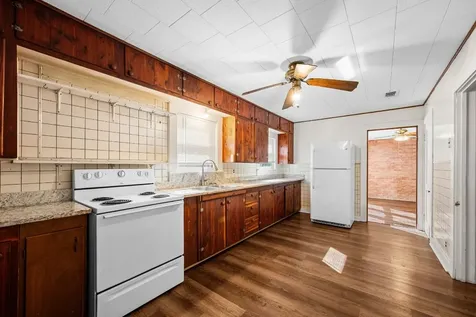209 3rd Avenue Columbus TX 78934
