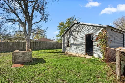 209 3rd Avenue Columbus TX 78934