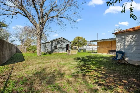 209 3rd Avenue Columbus TX 78934