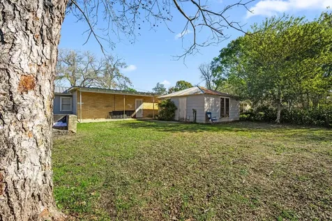 209 3rd Avenue Columbus TX 78934