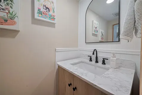 674 S Ripple Creek Drive 674 Houston TX 77057