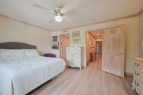 674 S Ripple Creek Drive 674 Houston TX 77057