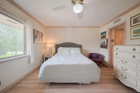 674 S Ripple Creek Drive 674 Houston TX 77057